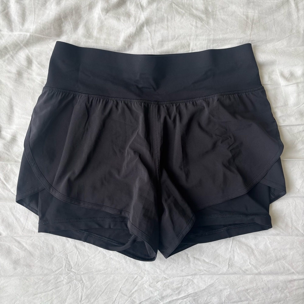 Lululemon Black Women's Athletic Shorts size 6